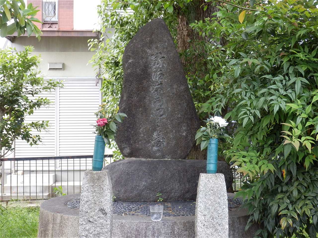 弥治右衛門之墓