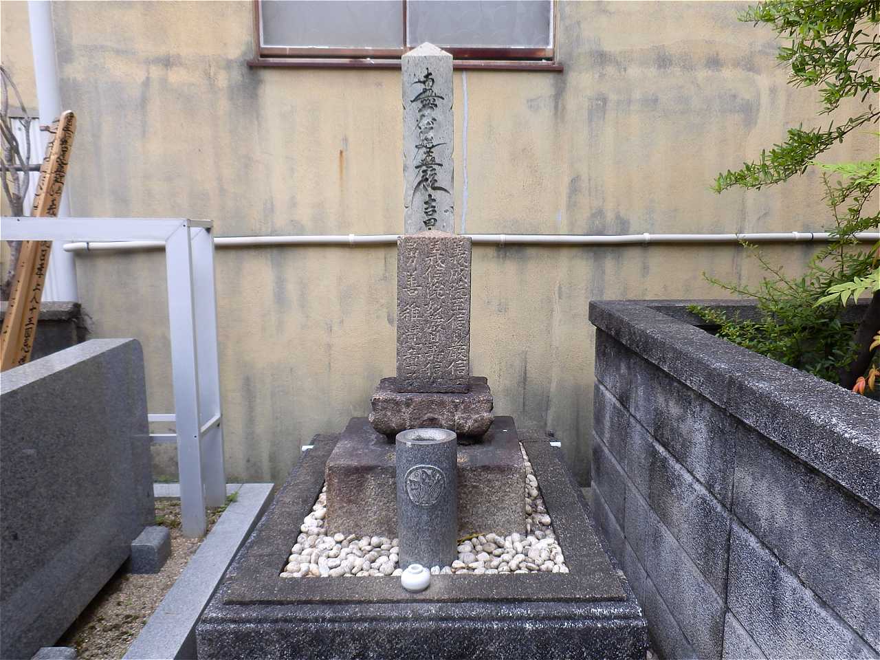 吉田庄太夫の墓