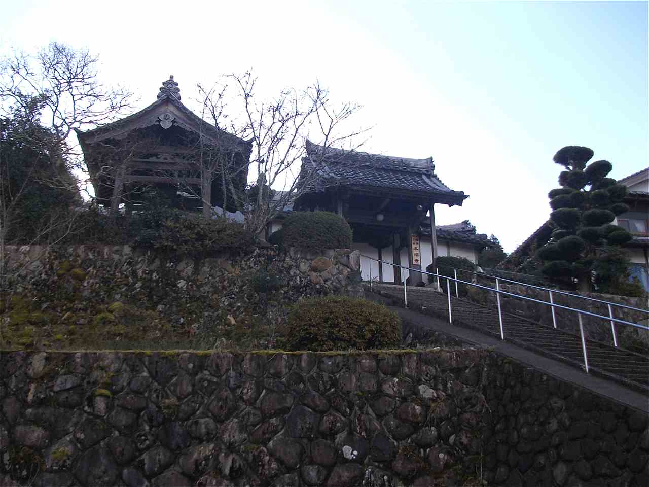 本福寺山門と鐘楼